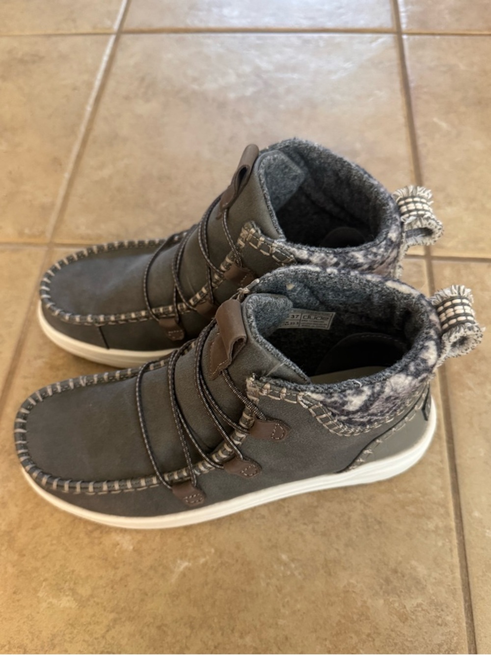 NWOT Hey Dude woman’s boot size 6